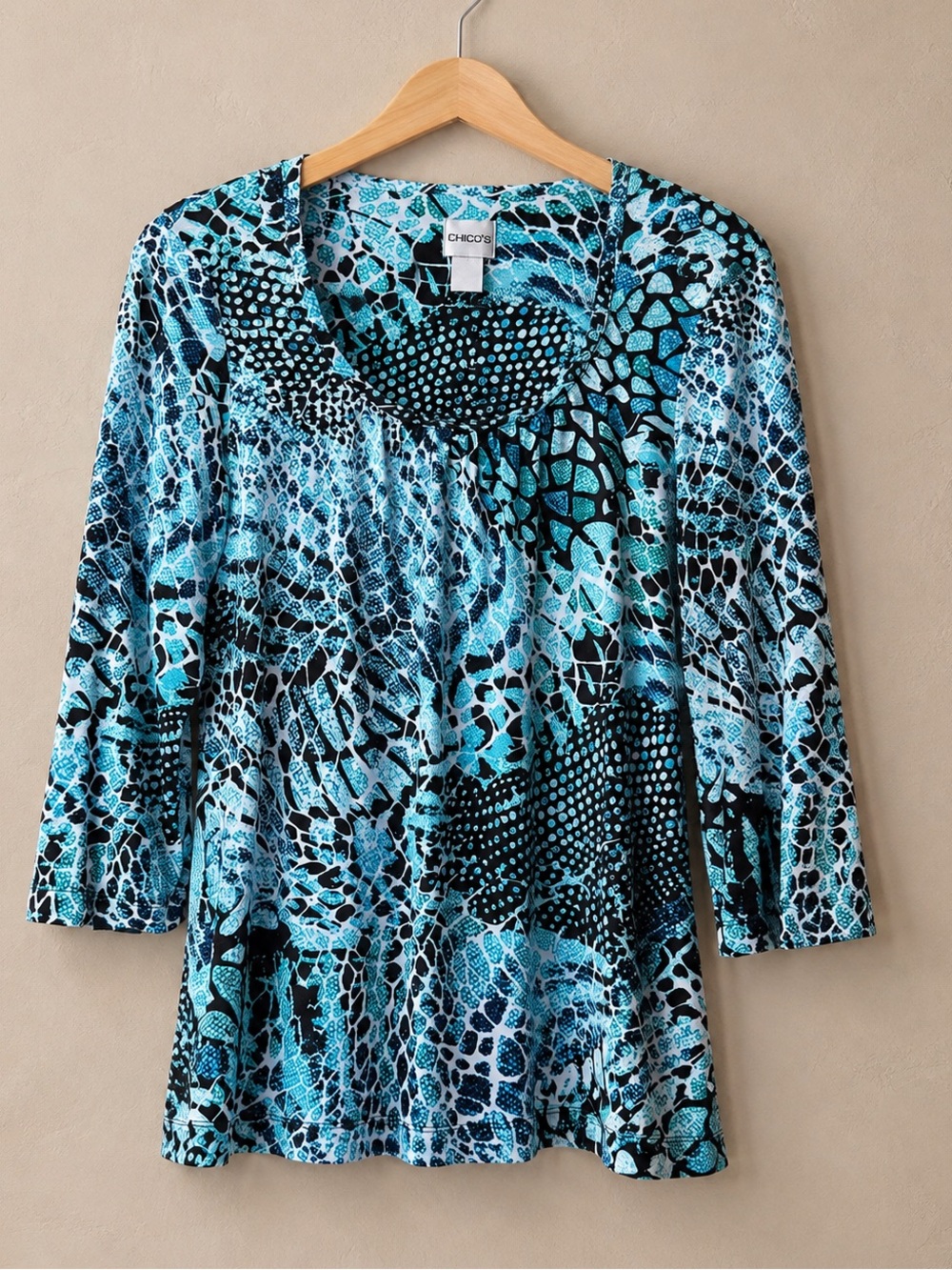 Chico’s Size 1 Medium Blue Black Abstract Animal Print Stretch Top